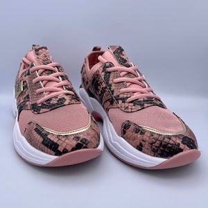 Guess GBG Women's Shoe Jimmy Lace-up Sneakers Pink Digital Camo Size 10 M US